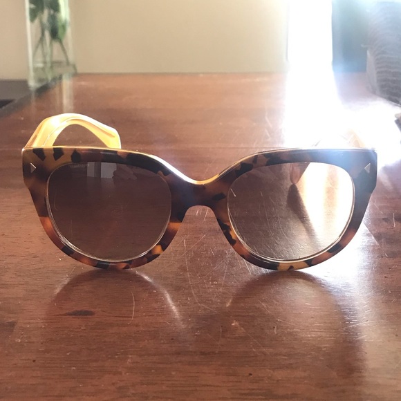 Prada sunglasses - Picture 1 of 8